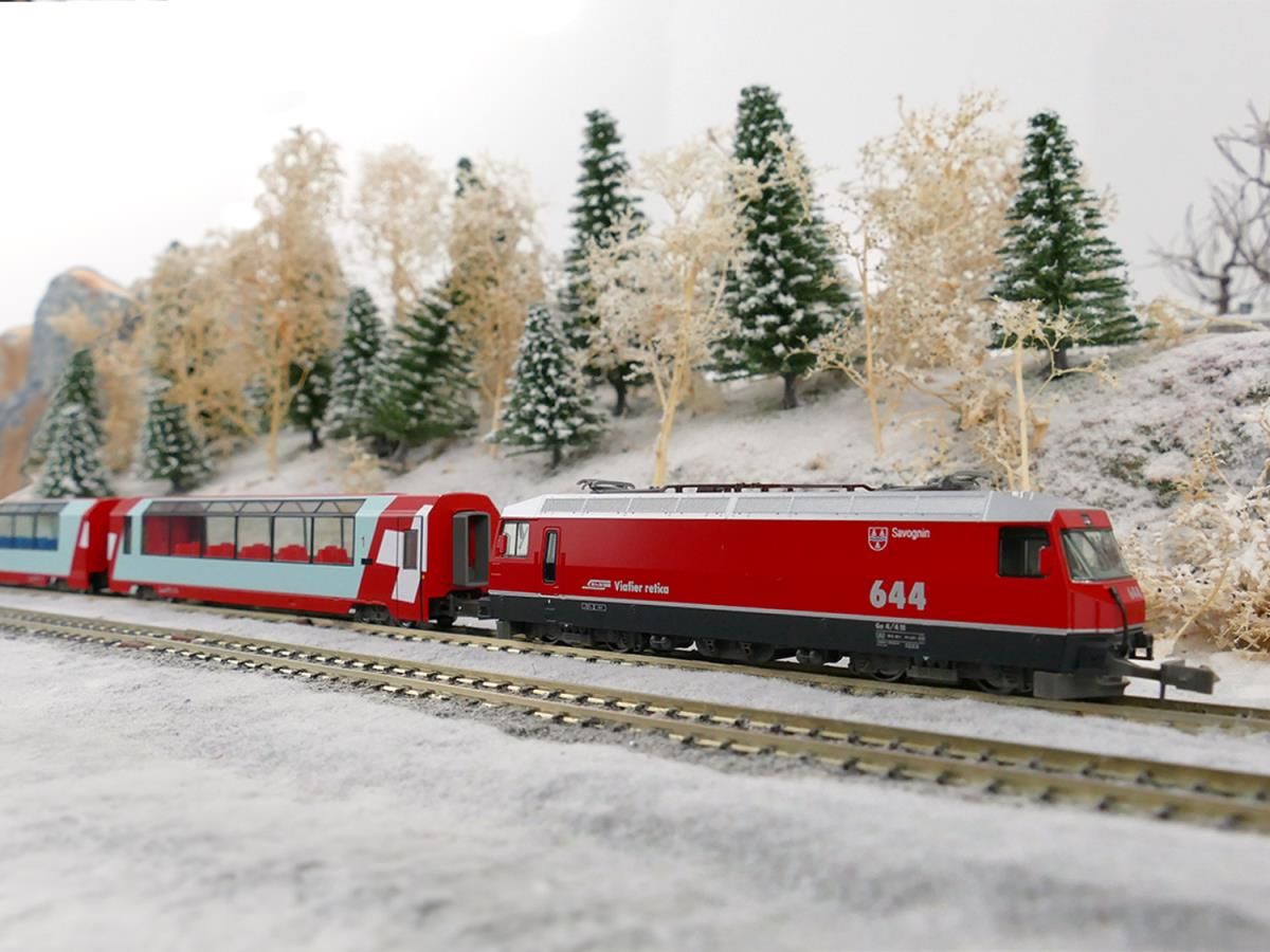 RhB Ge4/4 III Glacier Express Electric Train Pack