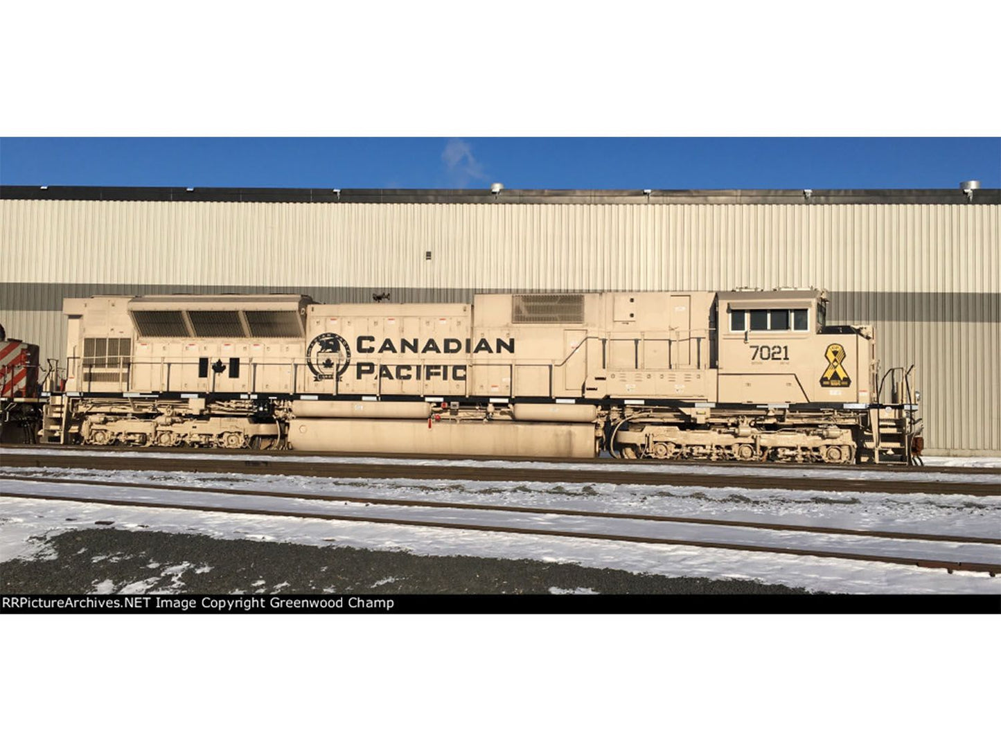176-8542-DCC SD70ACU Diesel CP Military Heritage 7021 Beige - DCC-Fitted