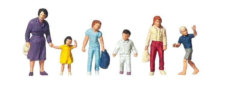 PR14041 Woman and Children (5) Standard Figure Set