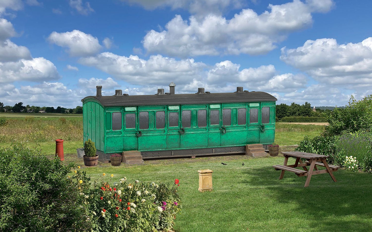 R7376 Skaledale Grounded 6 Wheel Coach Summer House