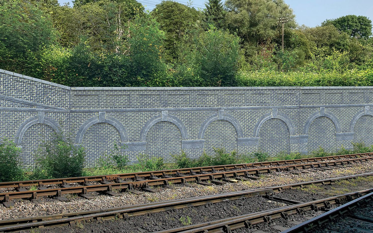 Hornby R7389 Skaledale Low Level Arched Retaining Walls x2 (Engineers