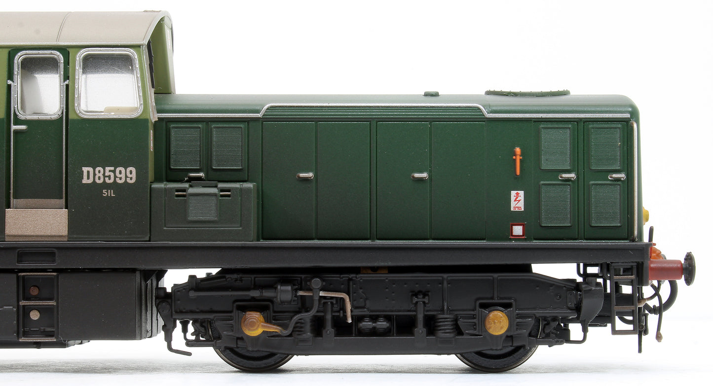 Class 17 Clayton BR Two Tone Green D8599 (Small Yellow Panels) - Weathered