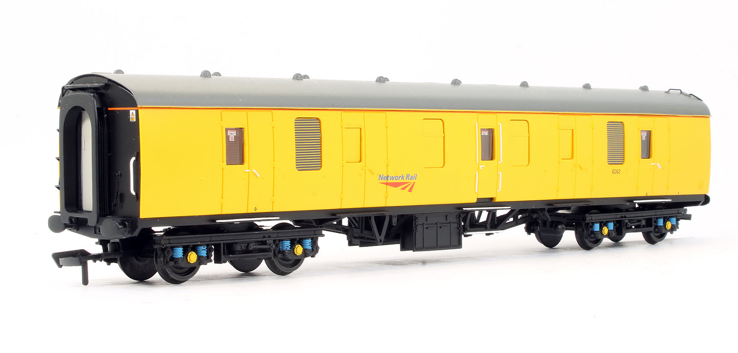 Pre-Owned 39-190 BR Mk1 BG Brake Gangwayed Generator Van Network Rail Yellow