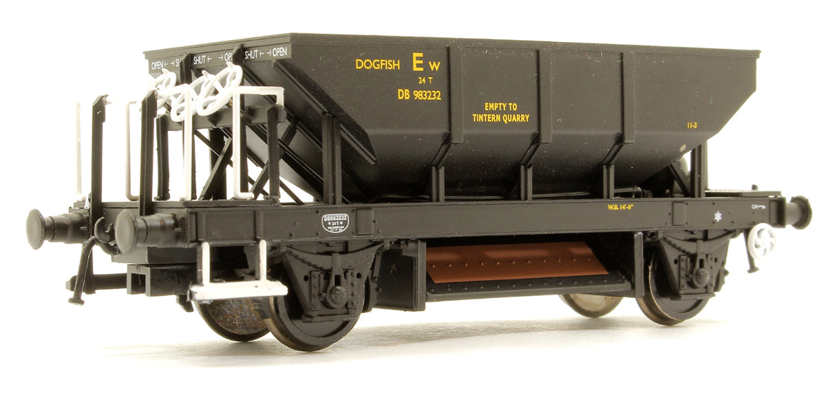 Pre-Owned Class 14 BR Two Tone Green Diesel Locomotive D9553 + 4x BR Black Dogfish Hoppers