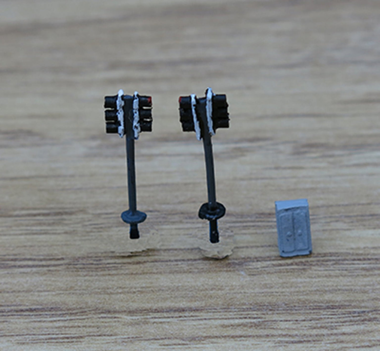 PDX70 P&D Marsh N Gauge Painted Modern Traffic Lights - Double Head