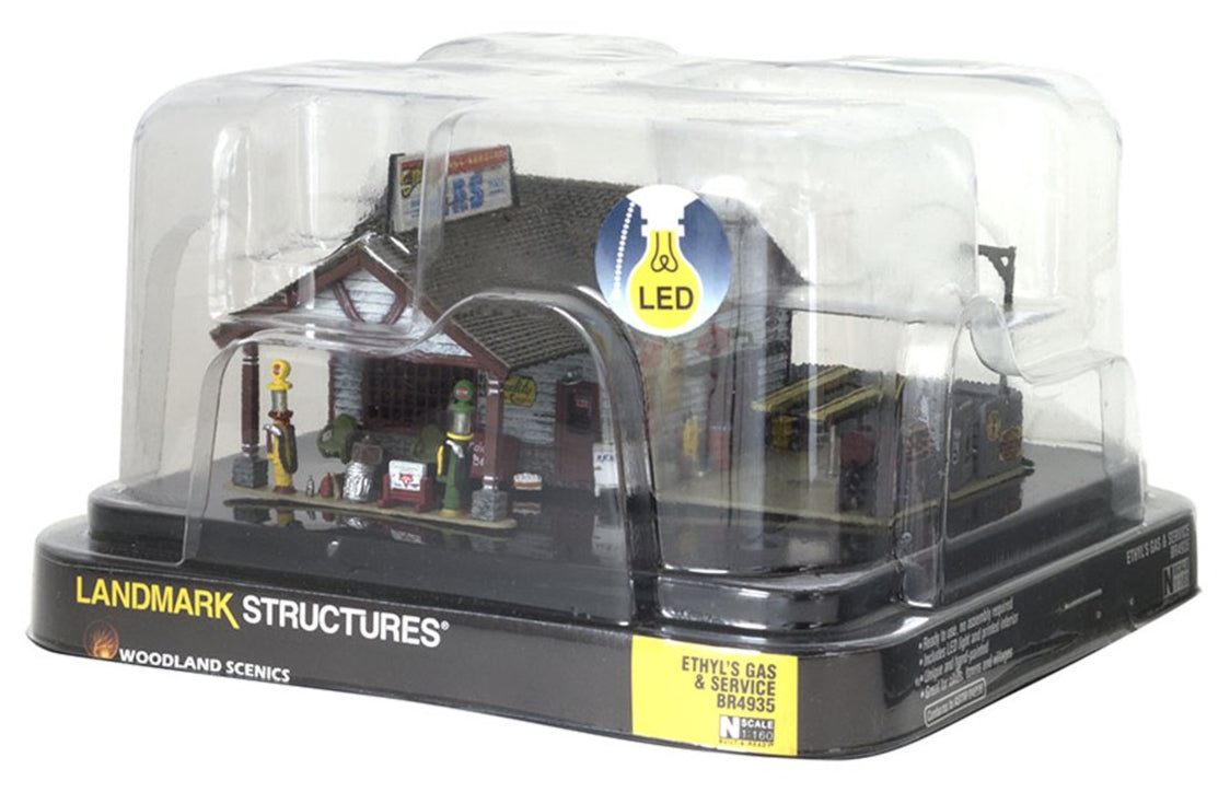 BR4935 Woodland Scenics - N Gauge Buildings - Ethyl's Gas & Service