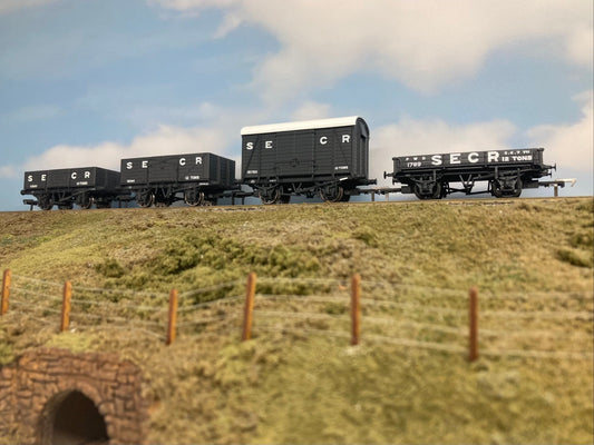 Rapido OO Gauge SECR Wagons