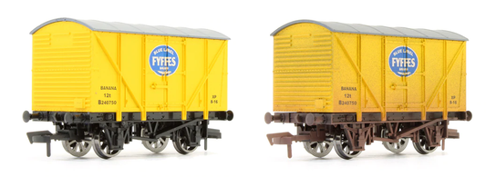 Dapol OO Gauge Banana Vans