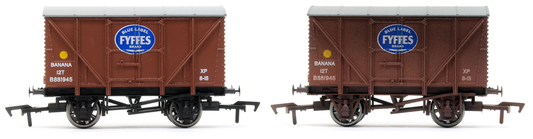 NEW Dapol OO Gauge Banana Vans