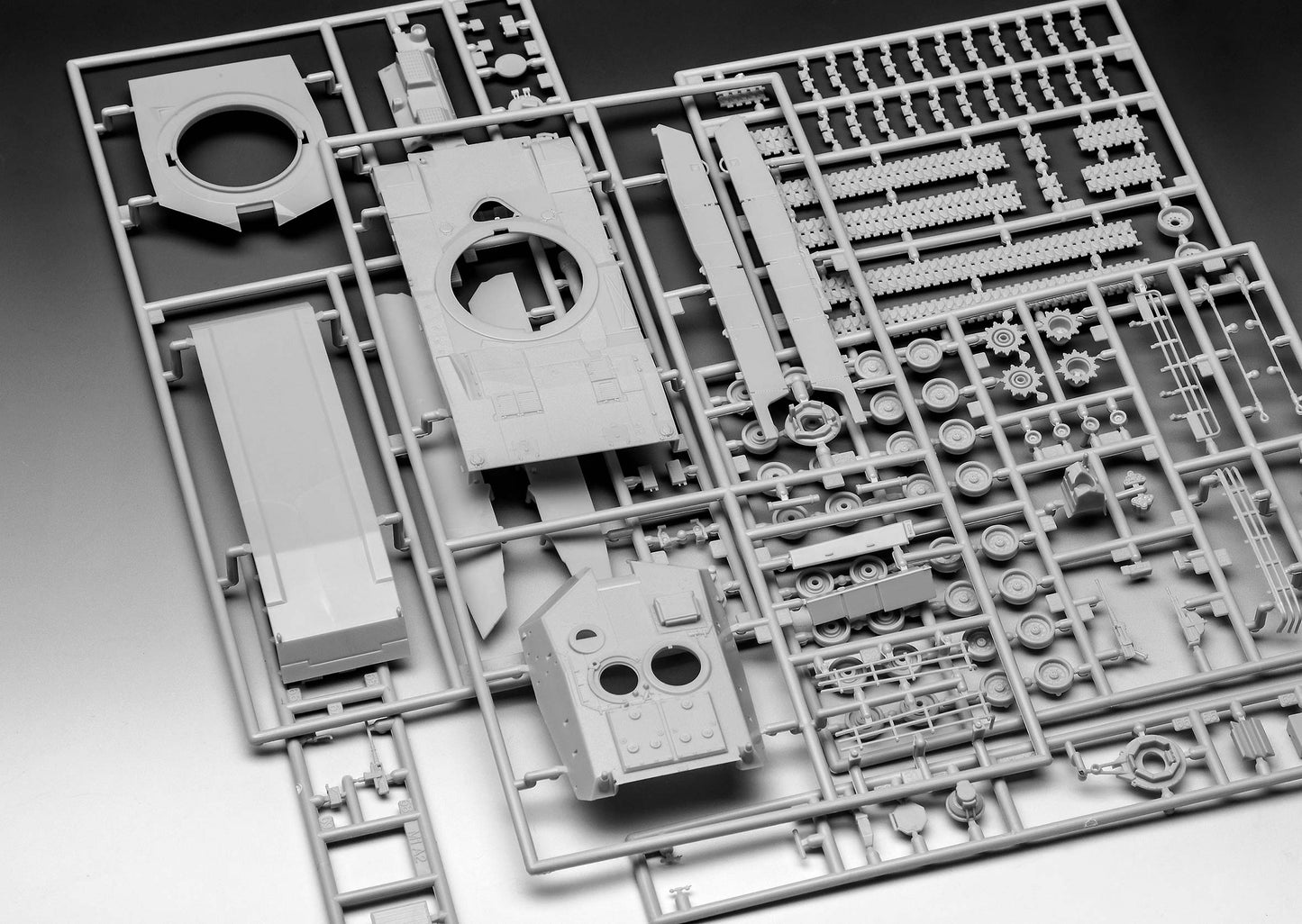 US M1A2 Abrams (1:72 Scale) Kit