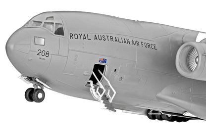 03747 British Boeing C-17A Globemaster III Model Kit