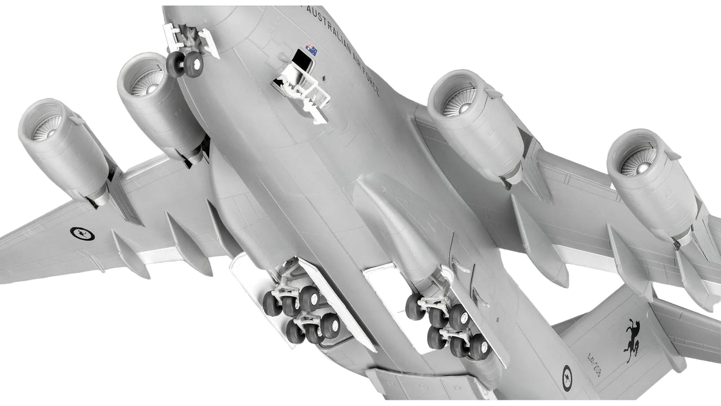 03747 British Boeing C-17A Globemaster III Model Kit