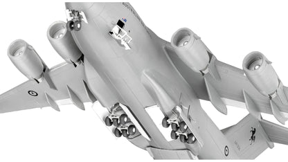 03747 British Boeing C-17A Globemaster III Model Kit
