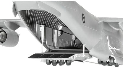 03747 British Boeing C-17A Globemaster III Model Kit