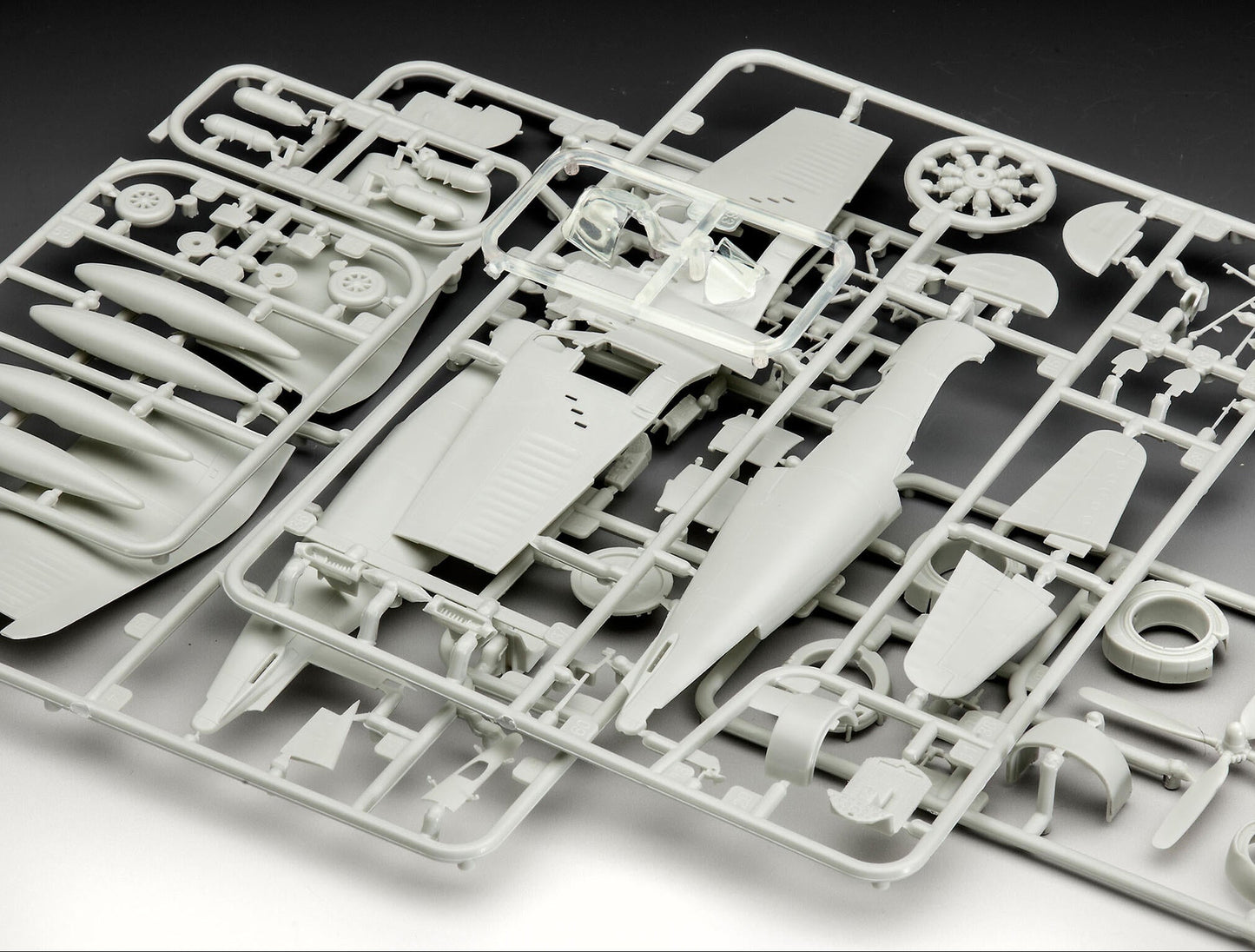 F4U-4 Corsair Model Kit