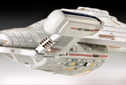 U.S.S. Voyager NCC-74656 (Star Trek: Voyager) model kit