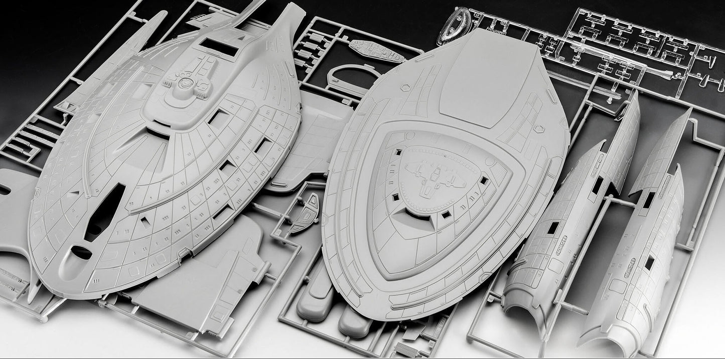 U.S.S. Voyager NCC-74656 (Star Trek: Voyager) model kit