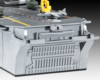 US Navy Assault Carrier WASP Class Model Kit