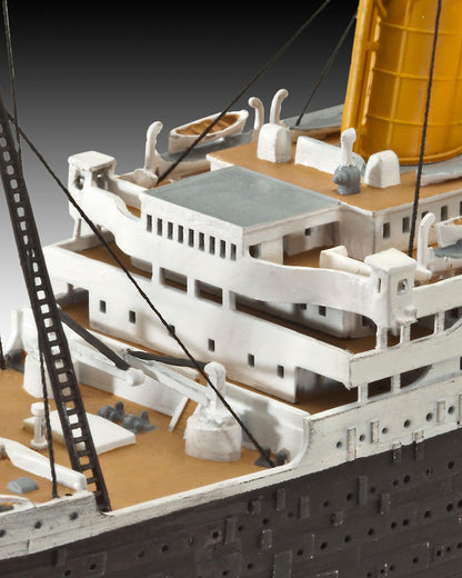 R.M.S. Titanic Model Kit