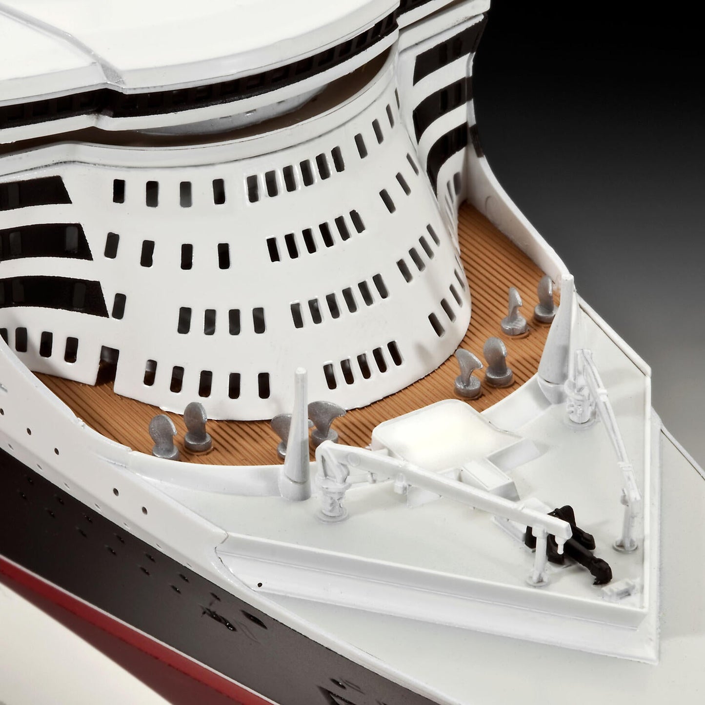 Ocean Liner Queen Mary 2 Model Kit