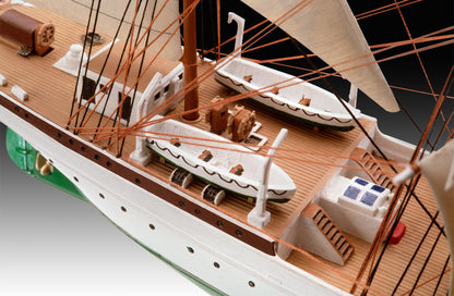 05432 Gorch Fock Model Kit