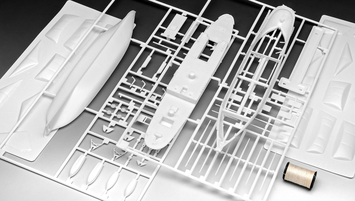 05432 Gorch Fock Model Kit
