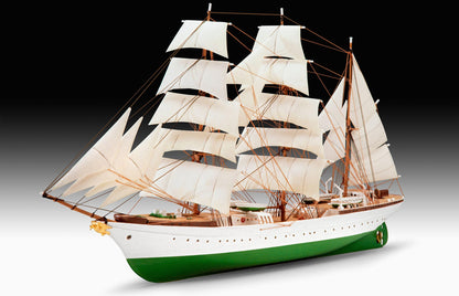 05432 Gorch Fock Model Kit