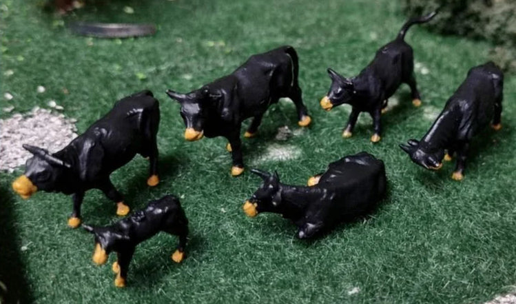 1:76 Scale Black Cow Figures (6 Pack)