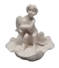 1:76 Scale Boy With Fish Garden Statue (Single Pack)