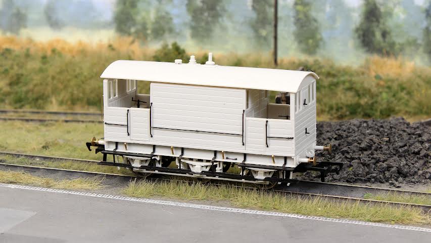 GCR 15T 6w Brake - LNER Bauxite pre-1936 No.136988