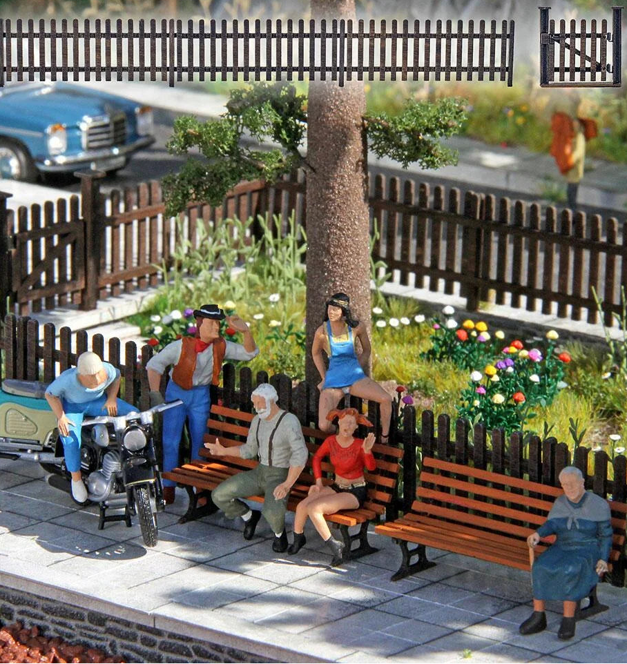 BUS10240 Wooden Picket Fence