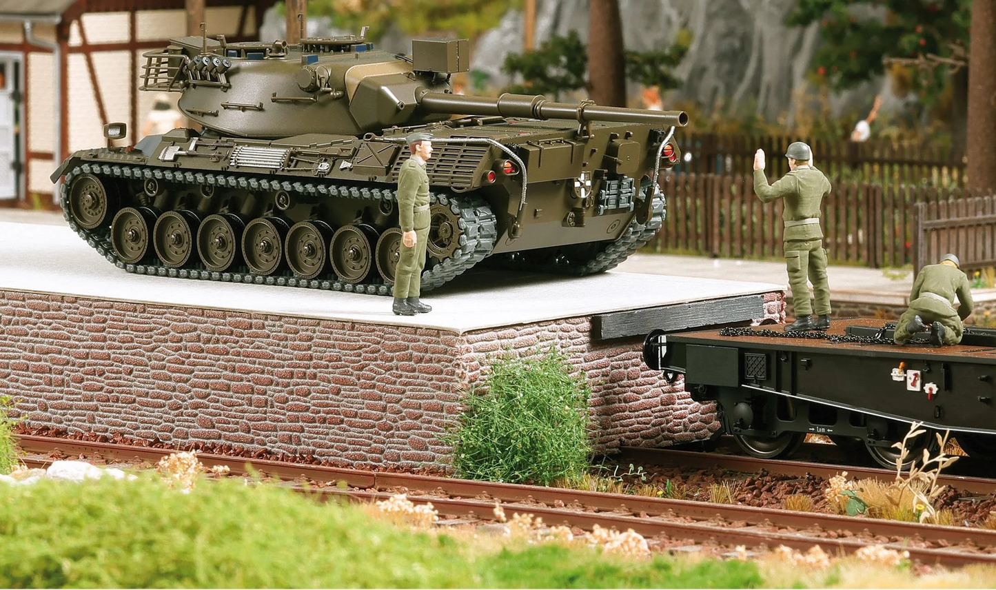BUS10711 Load: Leopard tank with three soldiers