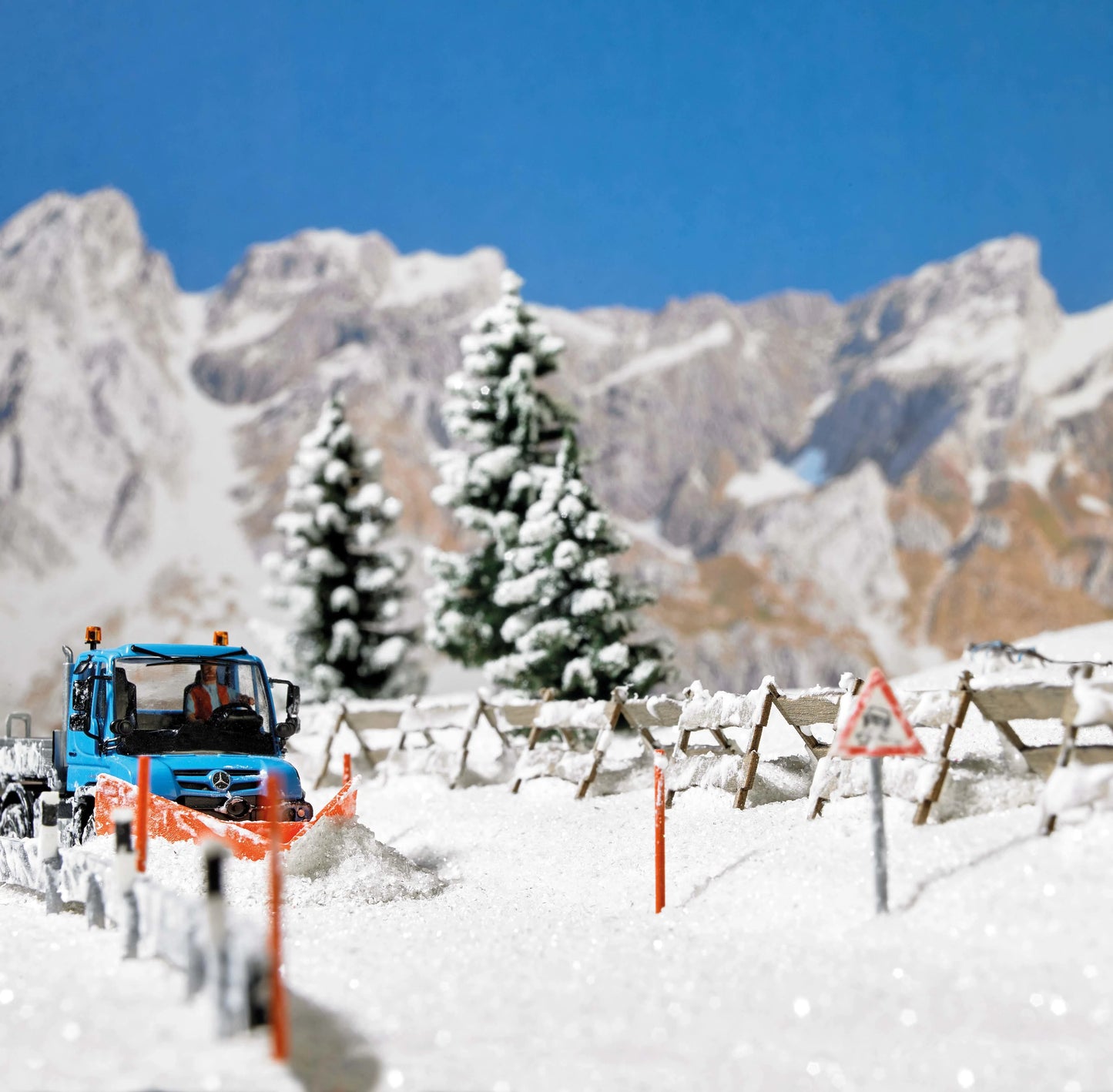 BUS1120 HO Snow Fences and Poles