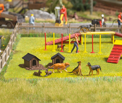 BUS1197 HO Dogs and Dog houses