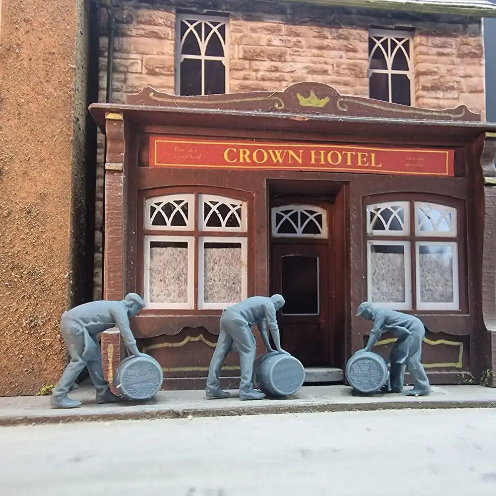 OO Gauge Work and Industry - Brewery Workers Moving Barrels