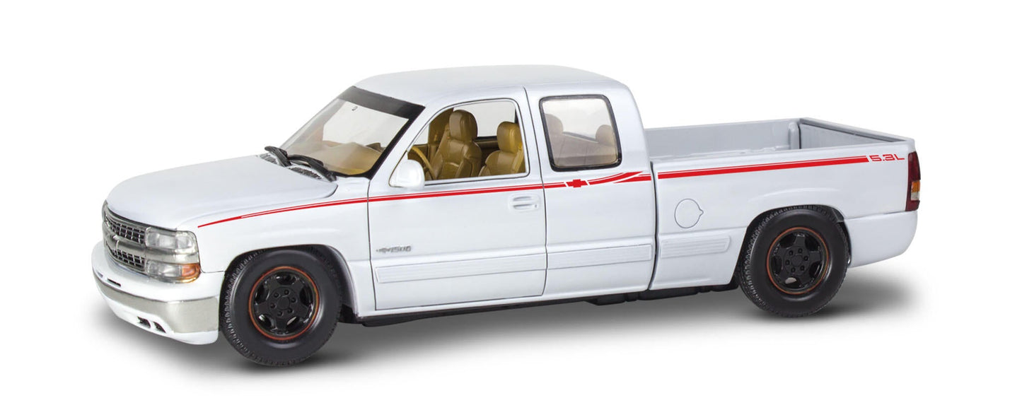 1999 Chevy® Silverado® Street Pickup Model Kit