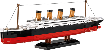 R.M.S Titanic (600 pcs) Model Kit