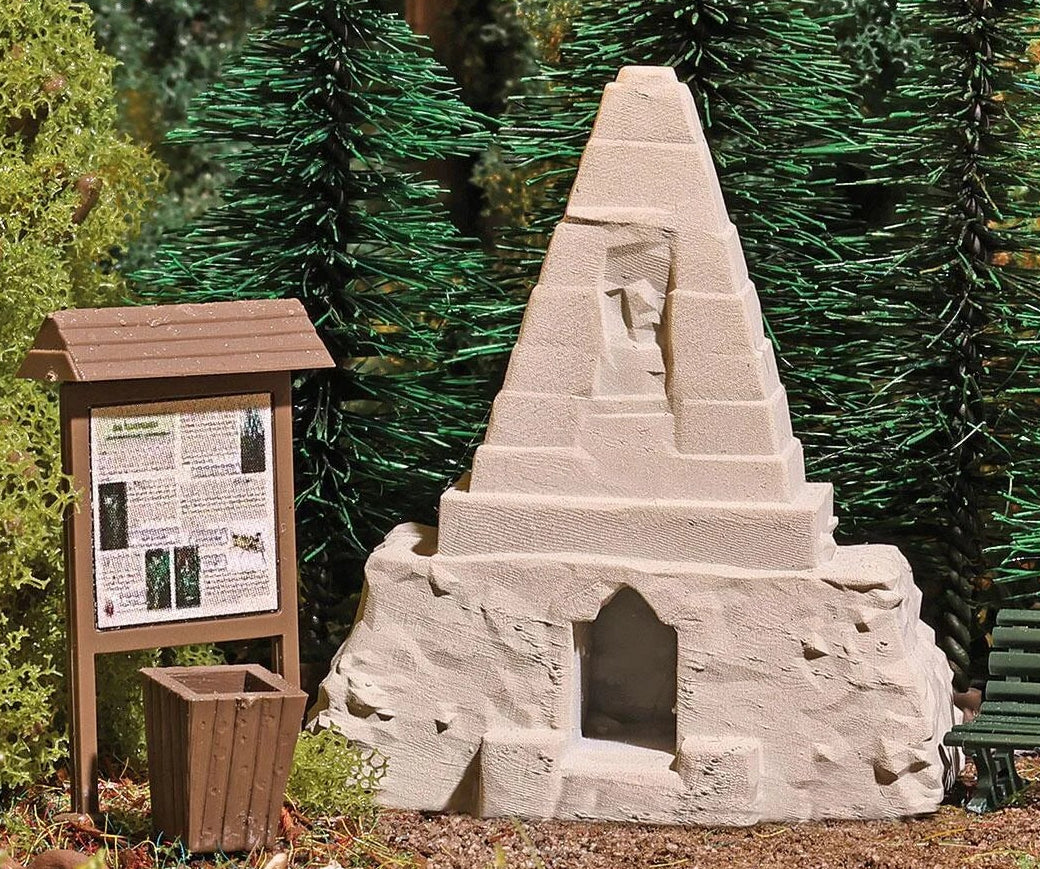 BUS1861 Obelisk in the forest