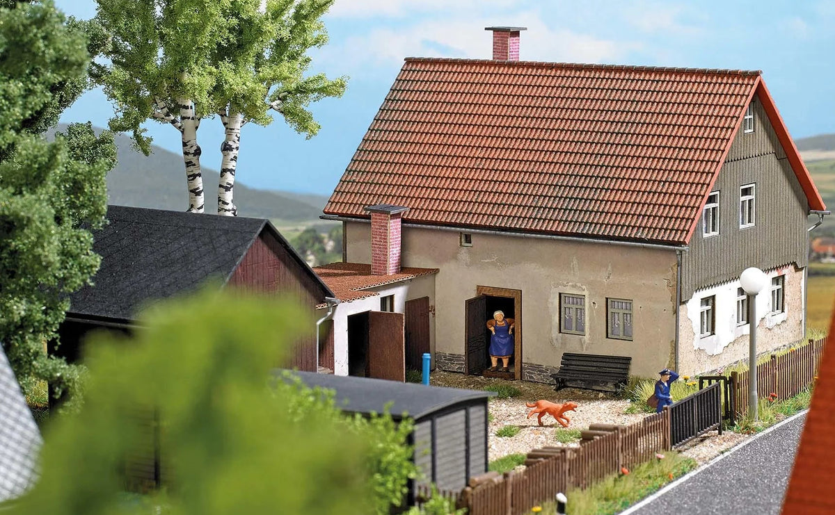 BUS1909 Residential house with extension