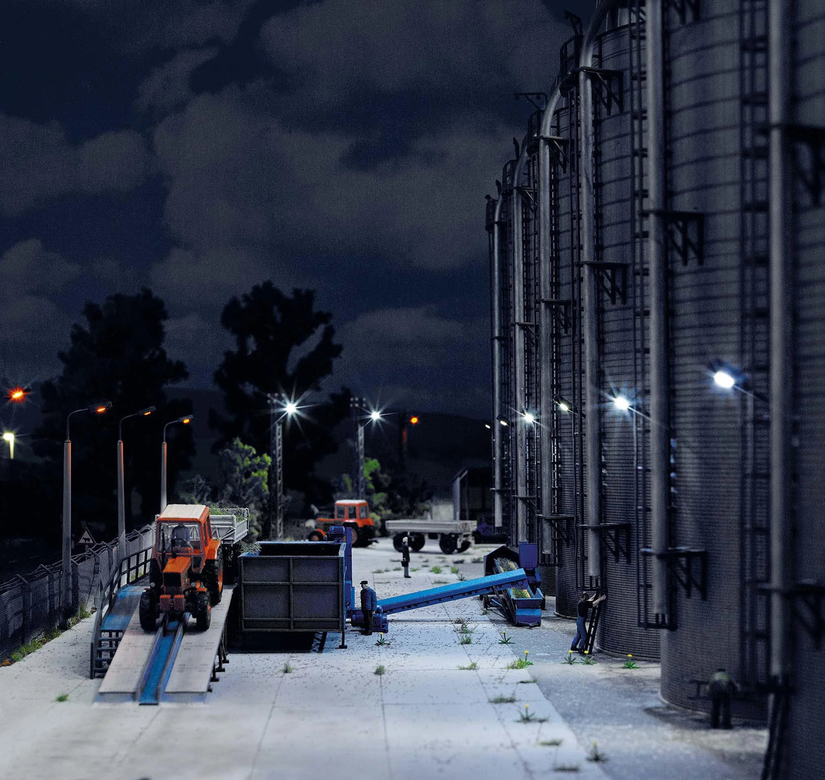 BUS1915 Belt conveyor with pneumatic conveyor