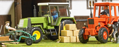 BUS1996 HO Scale Figure set Driving tractors