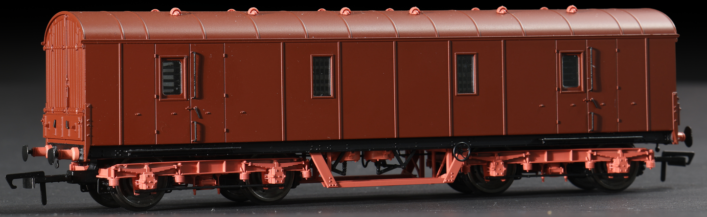 C2025 LMS 42ft GUV Parcels Van BR Departmental Yellow ADB975241