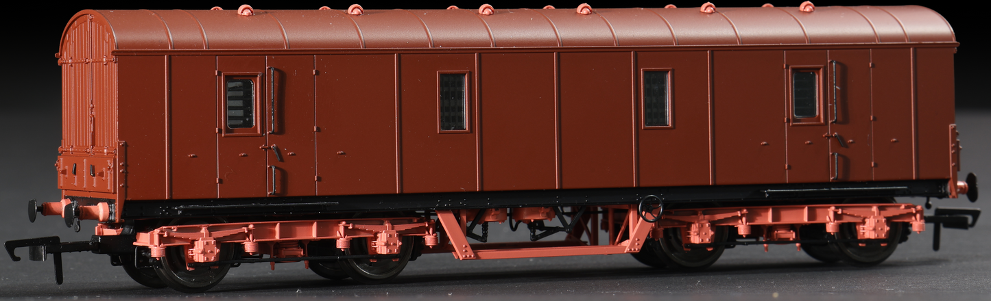 C2021 LMS 42ft GUV Parcels Van BR Crimson M37719