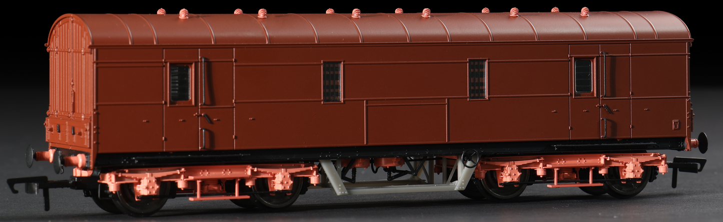 C2026 LMS 42ft GUV Parcels Van BR Blue 'Denparts' ADB97560