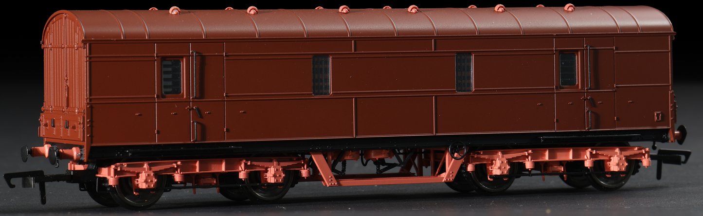 C2027 LMS 42ft GUV Parcels Van BR Crimson & Cream 37909