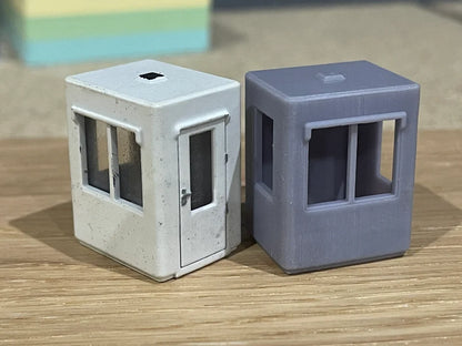 OO Gauge Kiosk (Single Pack) - Unpainted