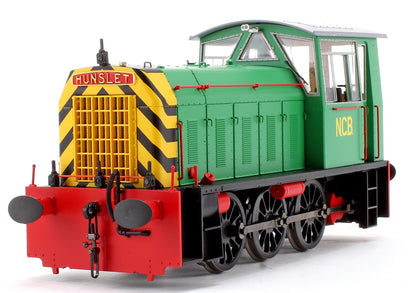 Pre-Owned Class 05 Shunter NCB Green (with Wasp Stripes & Red Detailing) Diesel Locomotive