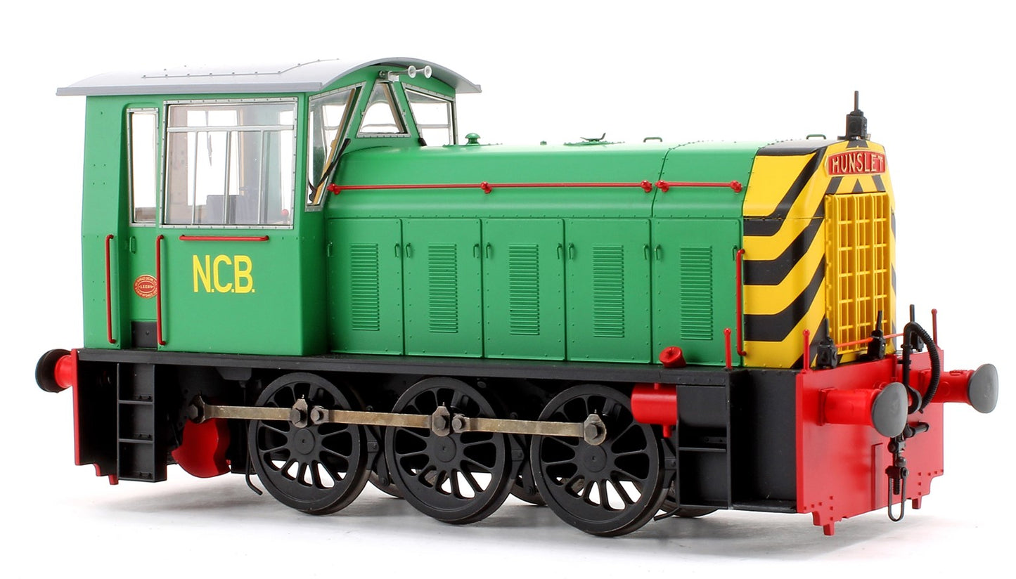 Pre-Owned Class 05 Shunter NCB Green (with Wasp Stripes & Red Detailing) Diesel Locomotive