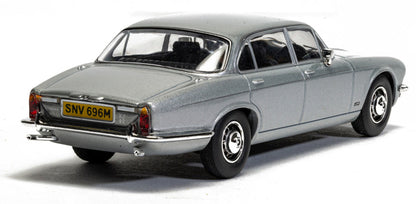 Screen Stars - Ford Capri Mk2 2.0S Diamond White, Jaguar XJ6 Series 2 Silver