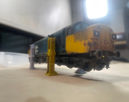 OO Gauge Lifting Jacks (Pack of 4) - Unpainted